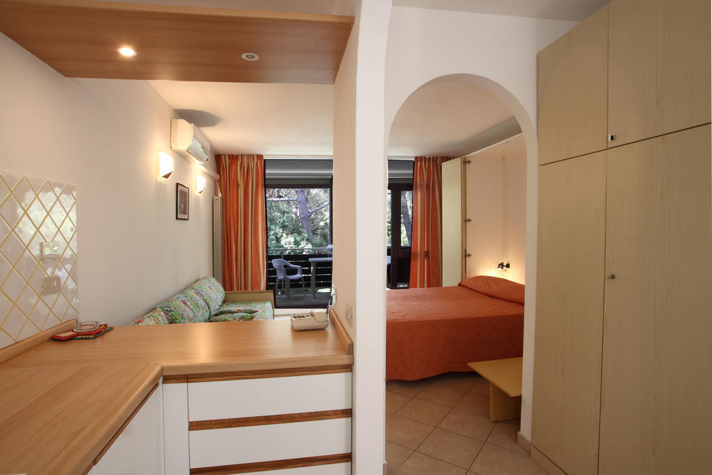 Residence Casa Di Caccia Marina Di Bibbona Zimmer foto